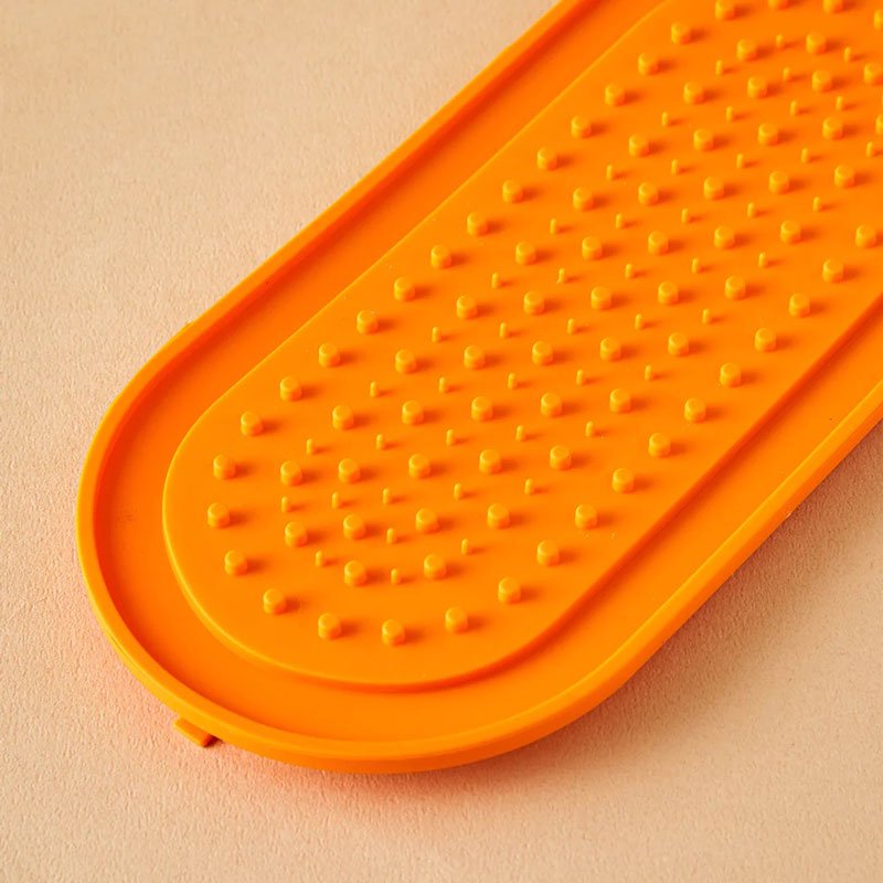 Poochie Butter Oval Lick Pad with Suction Cups - CreatureLand