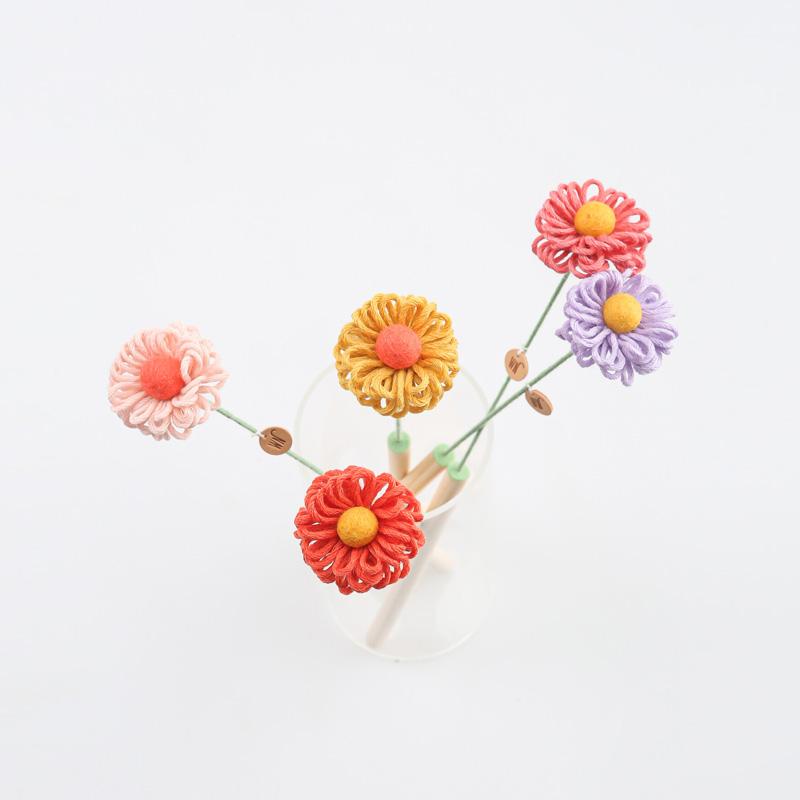 Wetnose Flower Blossom Cat Wand (5 Colours) - CreatureLand