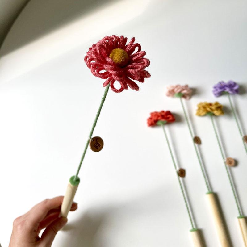 Wetnose Flower Blossom Cat Wand (5 Colours) - CreatureLand