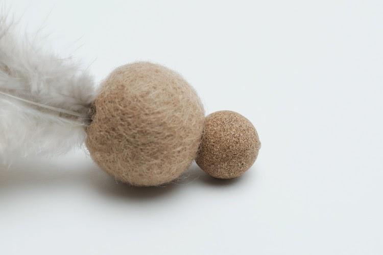 Wetnose Feather Mini Ball Cat Toy - CreatureLand