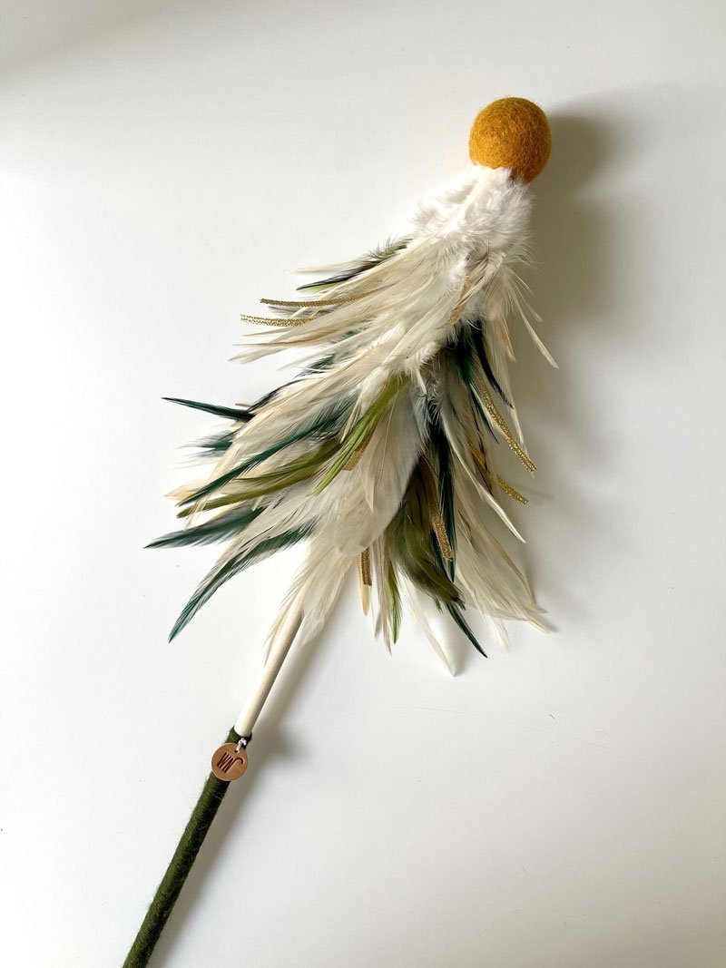 Wetnose White Tree Feather Cat Teaser - CreatureLand